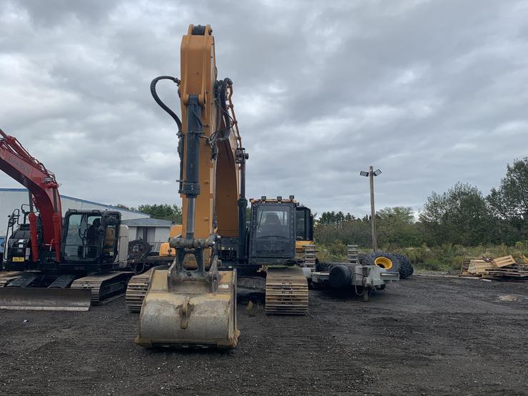 Excavatrice Hyundai HX300-L 2017 à vendre