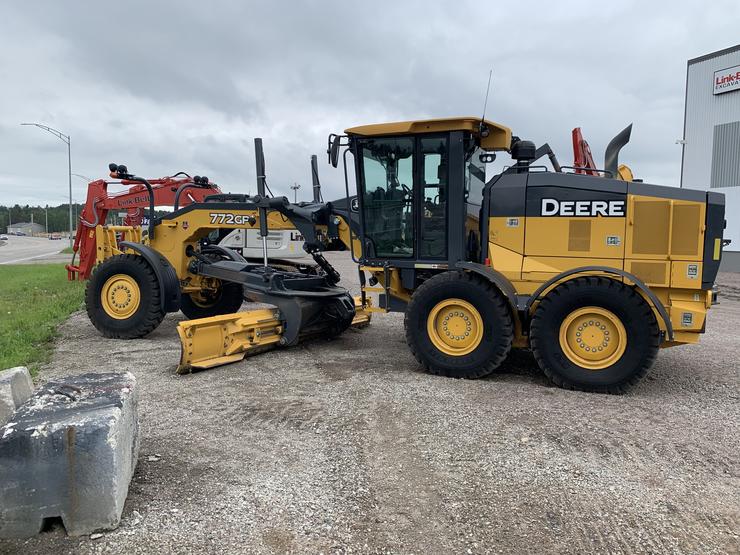 Niveleuse John Deere 772GP 2016 à vendre