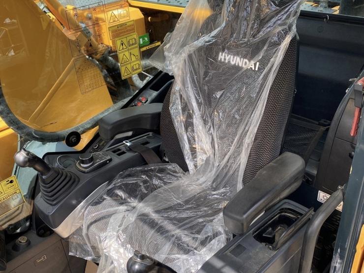 Excavator Hyundai HX220L 2020 for sale