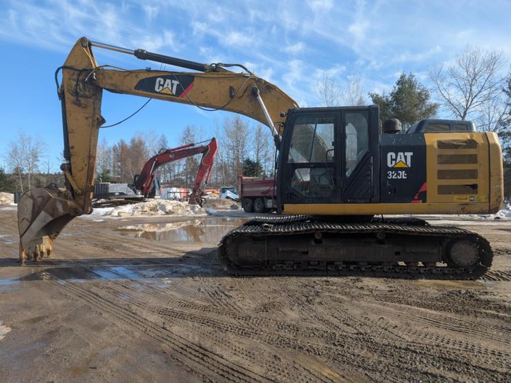 Excavator Caterpillar 210E 2012 for sale